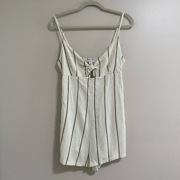 O'Neil Striped Front Tie Romper Size Large - Picture 2 of 6